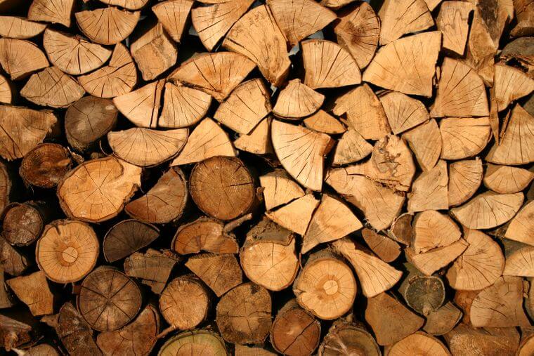 Gestapeld brandhout